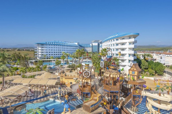 Crystal Admiral Resort Suites &amp; Spa