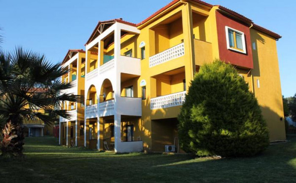 Despotiko Apartments & Suites