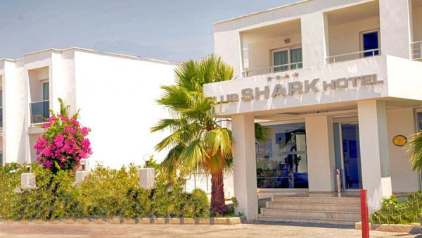 Hotel Club Shark