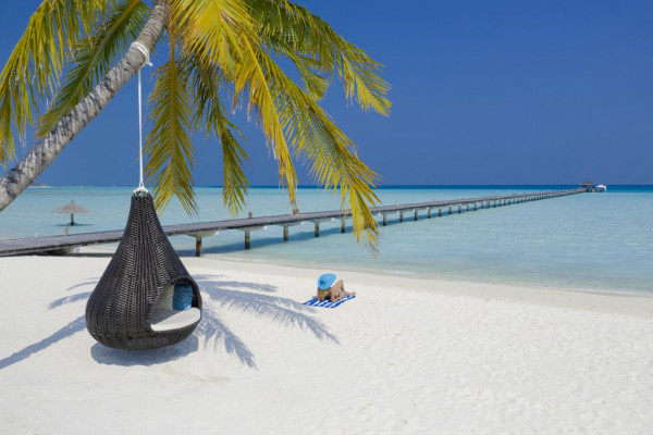 Hotel Holiday Island Resort &amp; Spa