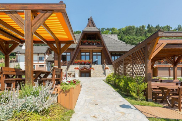 Etno kompleks Vrdnička kula