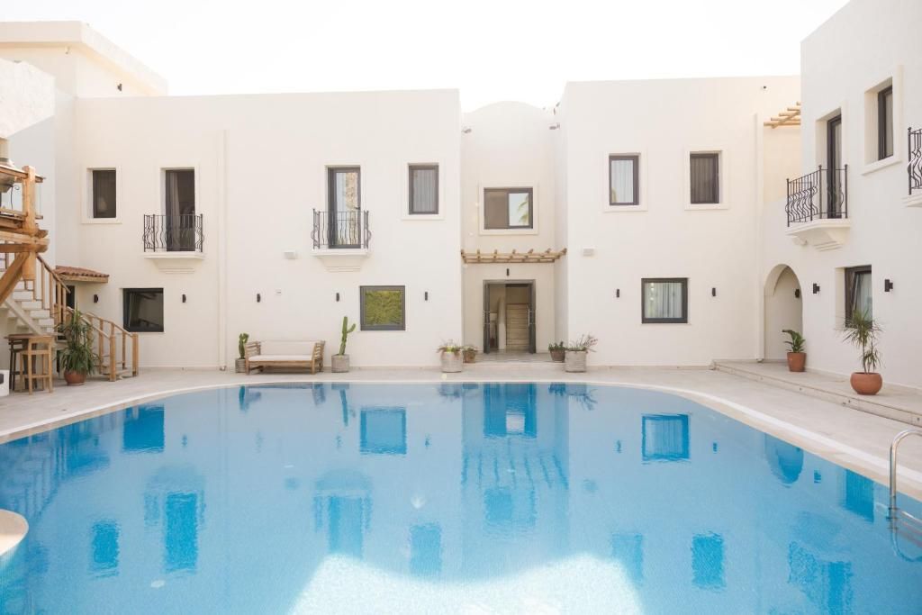 BITEZ CORNER BOUTIQUE